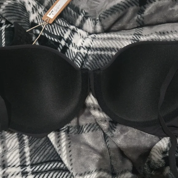 Skims Fits Everybody T-shirt Bra - Picture 6 of 6